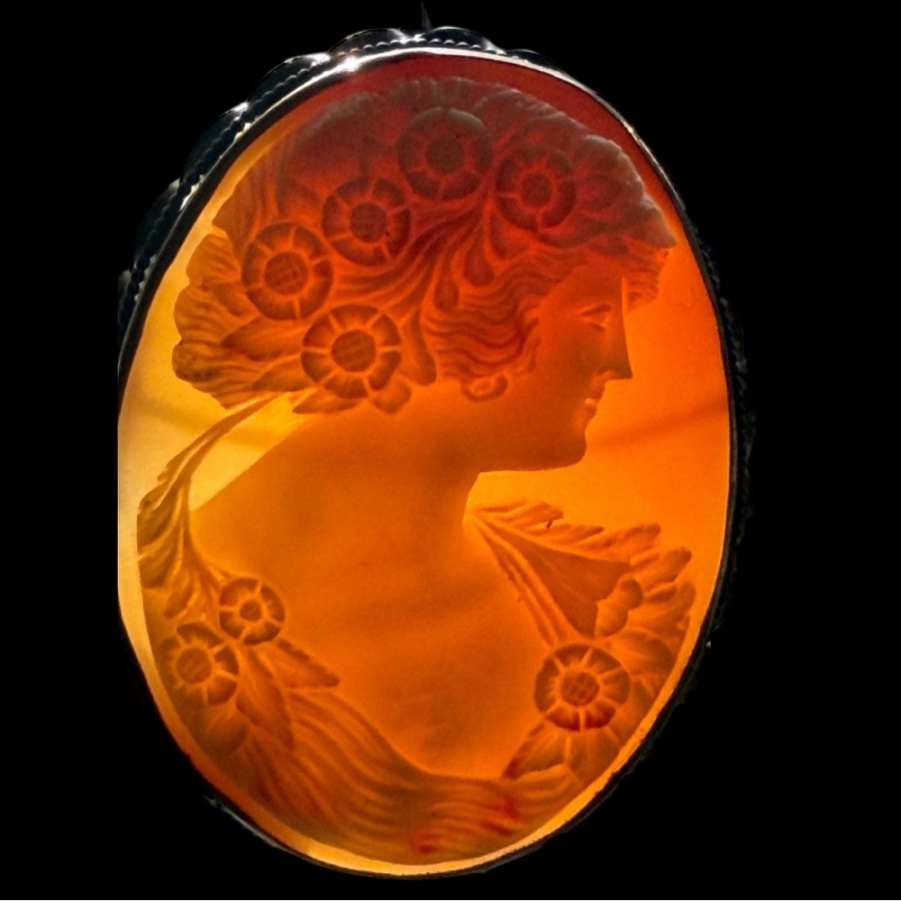 Antique carved shell cameo brooch of floral motifs, 10k GF setting Italy. - Picture 2 of 8